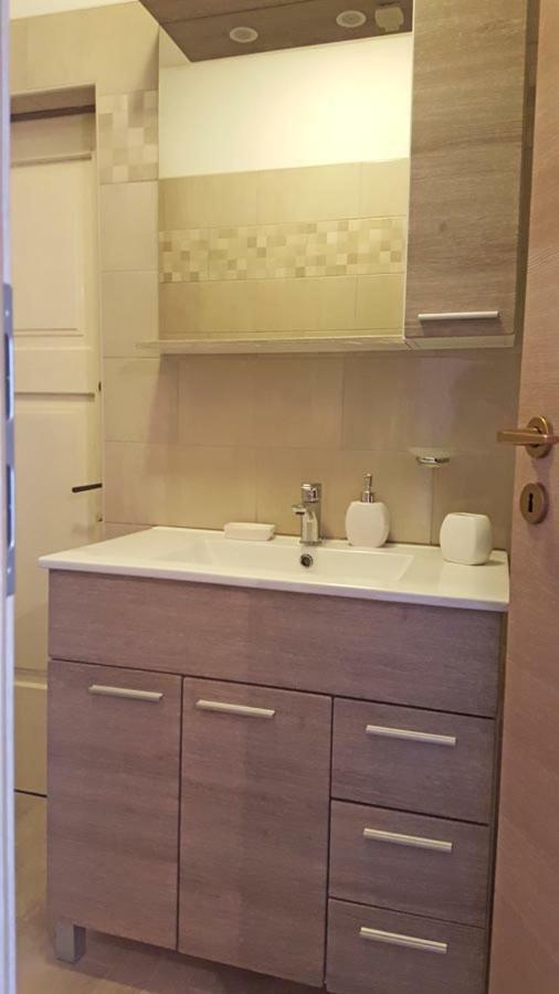 Crveni Apartman Cres Esterno foto